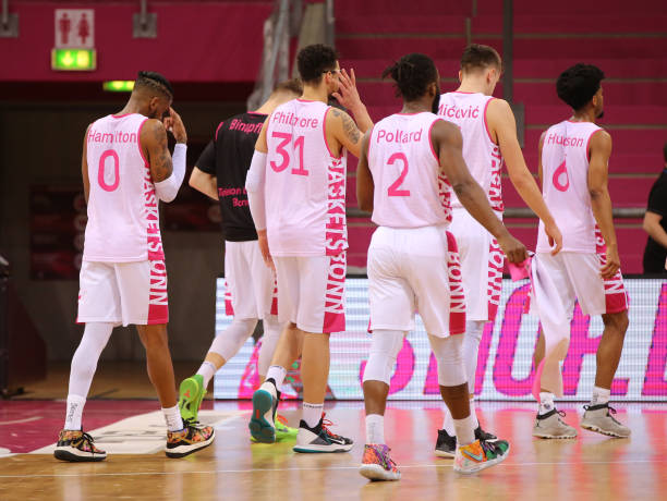 守与进攻间 守与进攻间